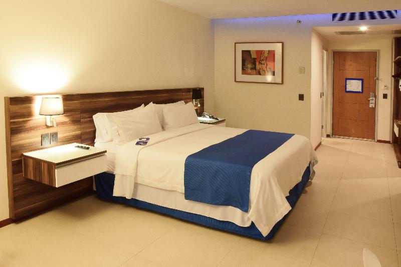 חדר סטנדרט עם מיטת קינג, Holiday Inn Express Puerto Vallarta, An Ihg