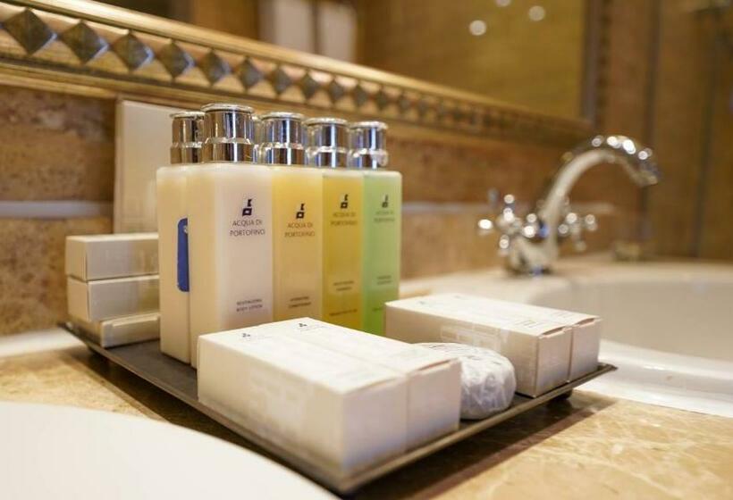 اتاق لوکس با چشم‌انداز دریا, Baron Palace Sahl Hasheesh