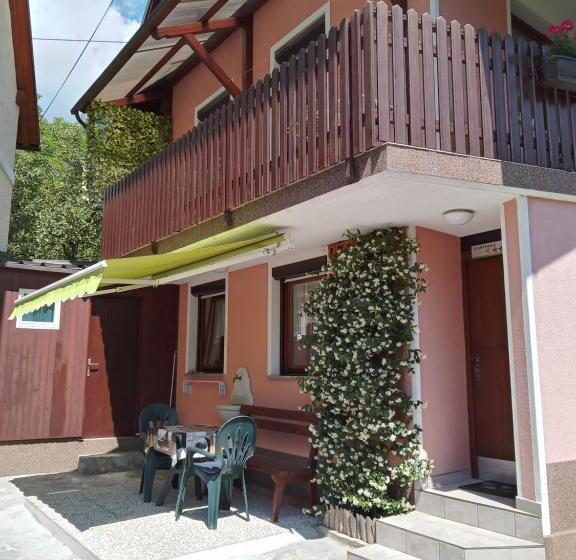 استودیوی استاندارد, Apartment & Rooms Bruna Vučič