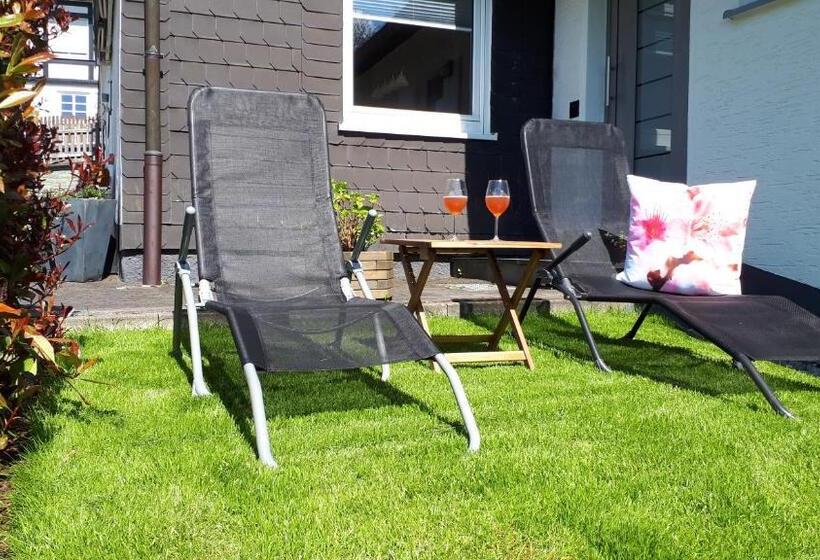 Апартаменты 1 Спальня с Видом, Ferienwohnung & Gästezimmer Schrichten