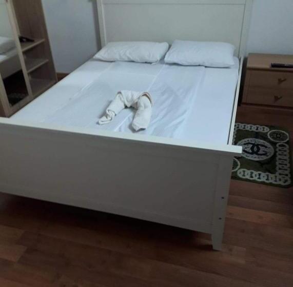 Quarto Estandar Banheiro Compartilhado, Vila Marina&eddy