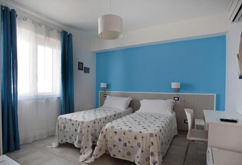 オーシャンビュースタンダードルーム, B&b A Due Passi Dal Mare