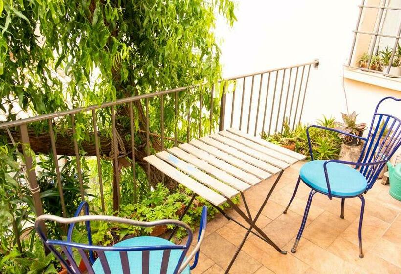 اتاق استاندارد با بالکن, B&b Anastagi