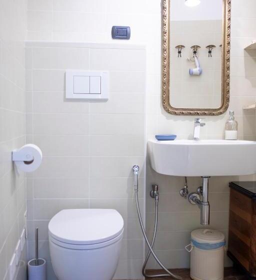 اتاق استاندارد با بالکن, B&b Anastagi