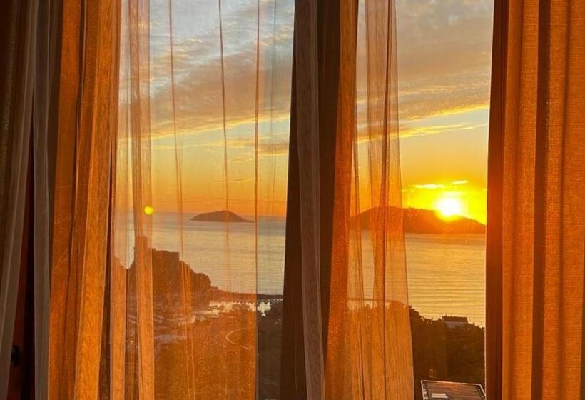 اتاق لوکس با چشم‌انداز دریا, B&b Camera Bellavista