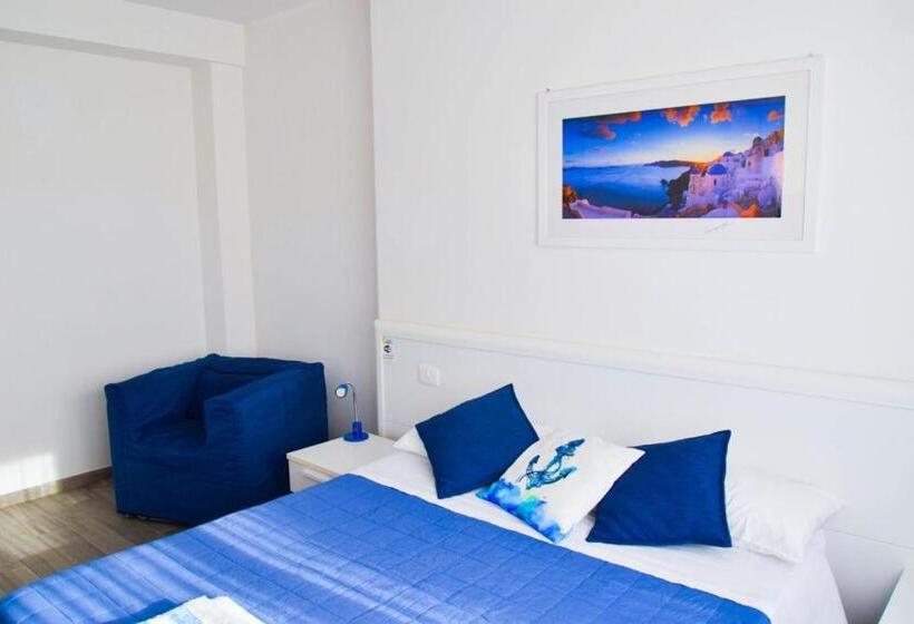 Quarto Triplo Deluxe Vista Mar, La Marina B&b