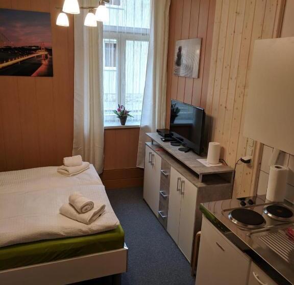 Студия Стандарт, Hostel Schützenbrücke