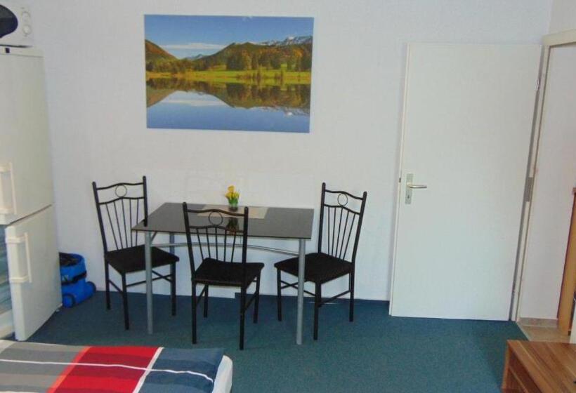 Студия Стандарт, Hostel Schützenbrücke