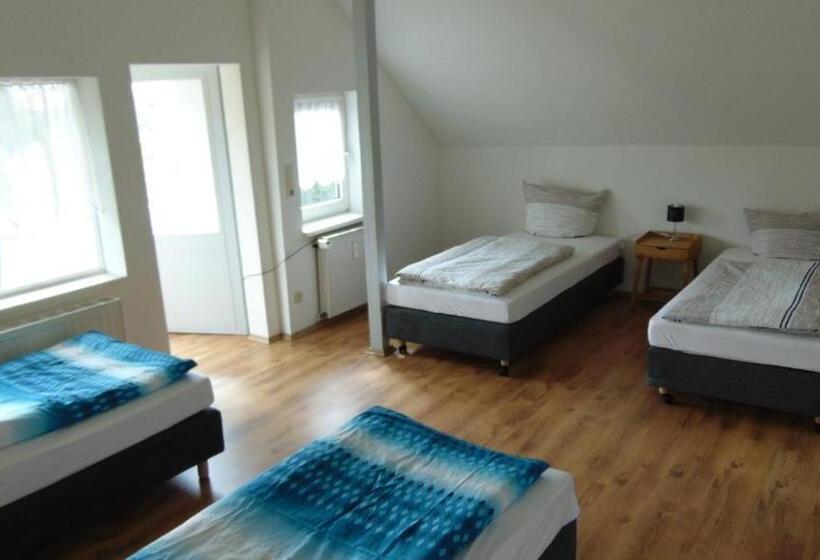 Номер Стандарт Четырехместный Совместный Санузел, Hostel Schützenbrücke