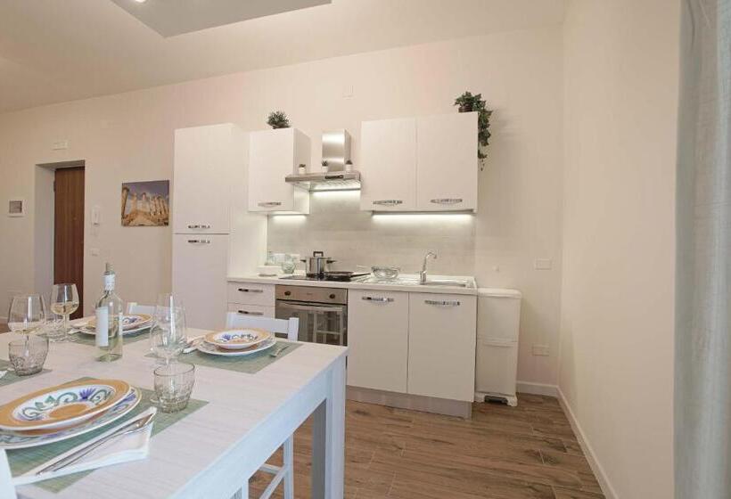 Апартаменты 1 Спальня Вид на Море, Esseneto Rooms
