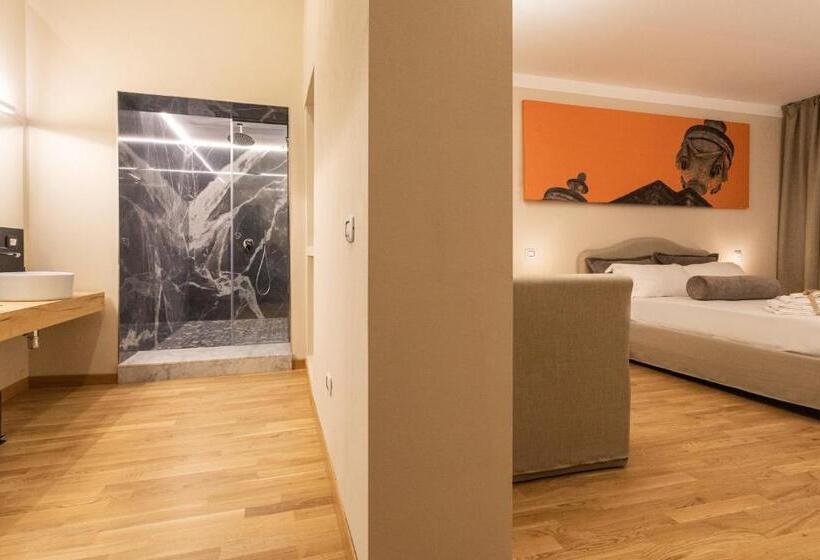 اتاق کلاسیک سه تخته, Divisi Suites & Spa