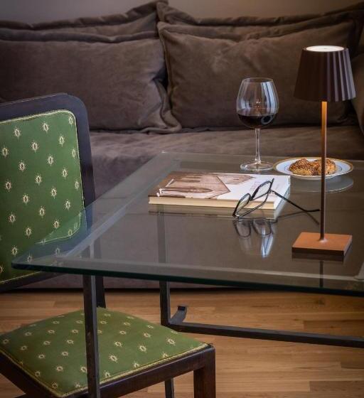 اتاق لوکس چهار تخته, Divisi Suites & Spa