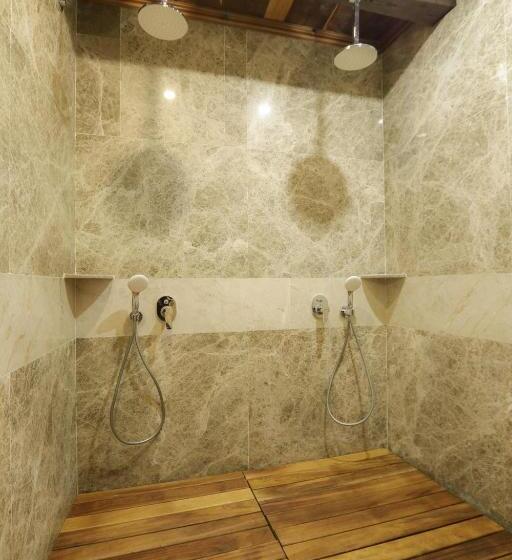 מיטת קינג בסוויטה, Sultan Cave Suites