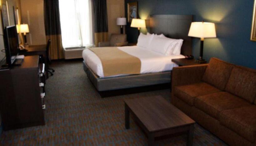 Люкс Кровать Кинг, Holiday Inn Express Hotel & Suites Goldsboro   Base Area, An Ihg