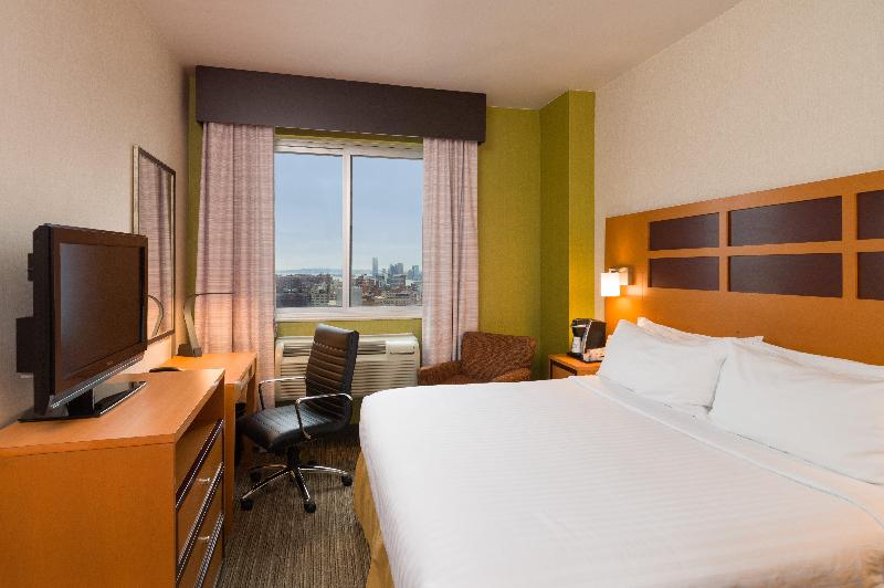 Номер Стандарт Кровать Кинг Адаптированный для Инвалидов, Holiday Inn Express Hotel & Suites Goldsboro   Base Area, An Ihg