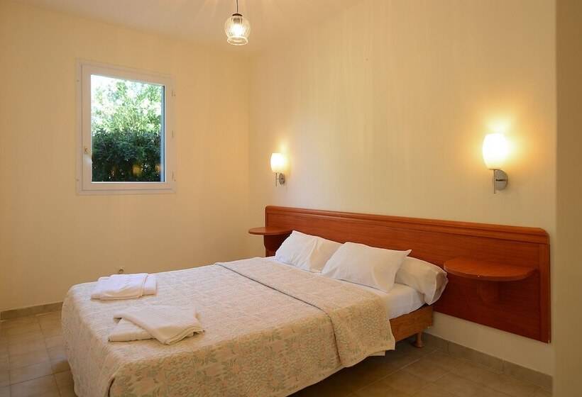 Апартаменты 2 спальни Вид на Сад, Village De Vacances Marina D Oru