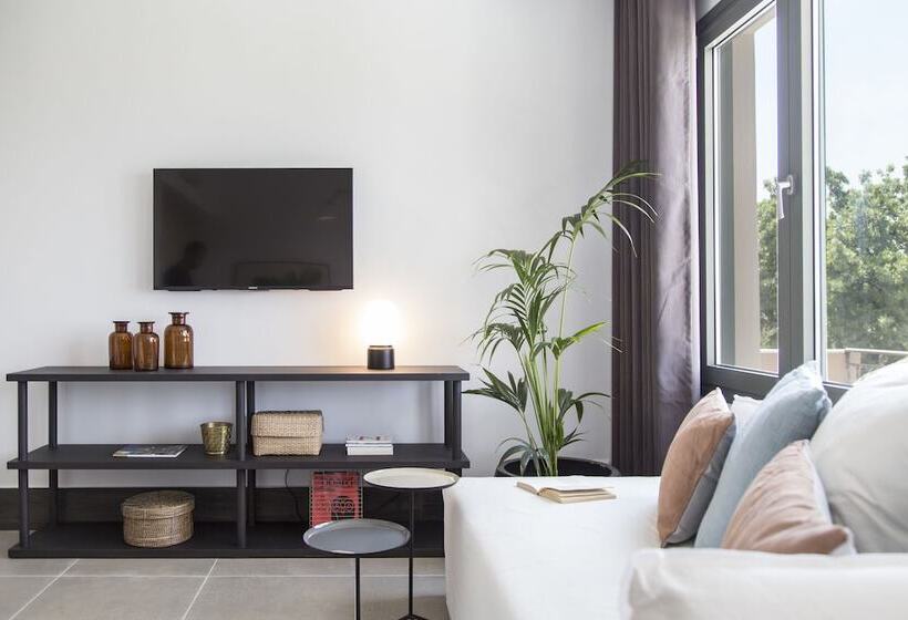 سوئیت سینیور, Lena Mare Boutique