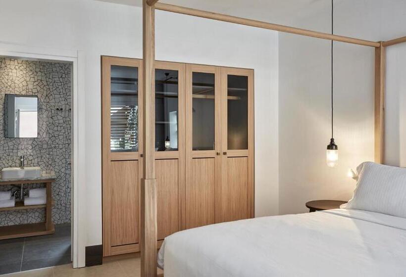 سوییت جونیور, Lena Mare Boutique