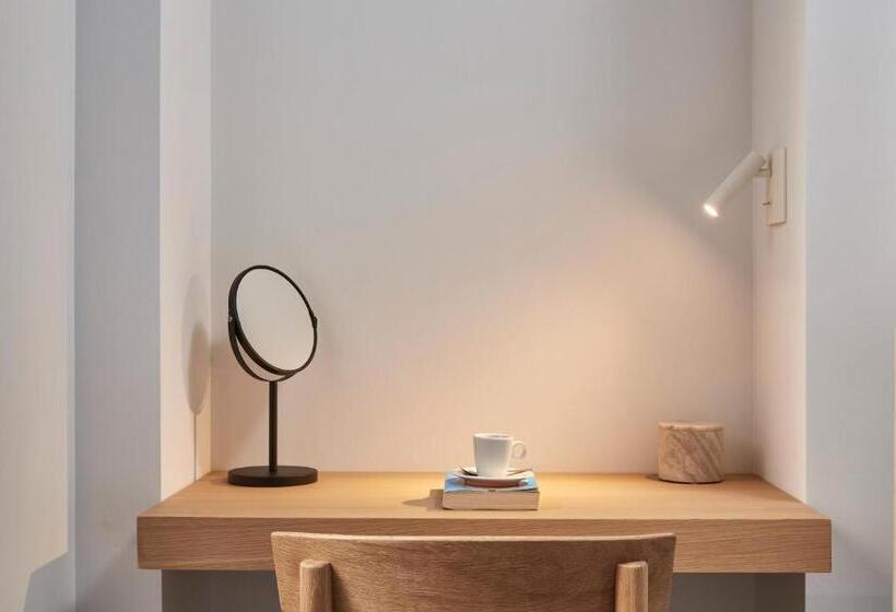 سوئیت سینیور, Lena Mare Boutique