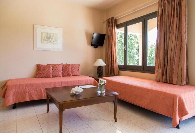 اتاق خانوادگی, Lena Mare Boutique
