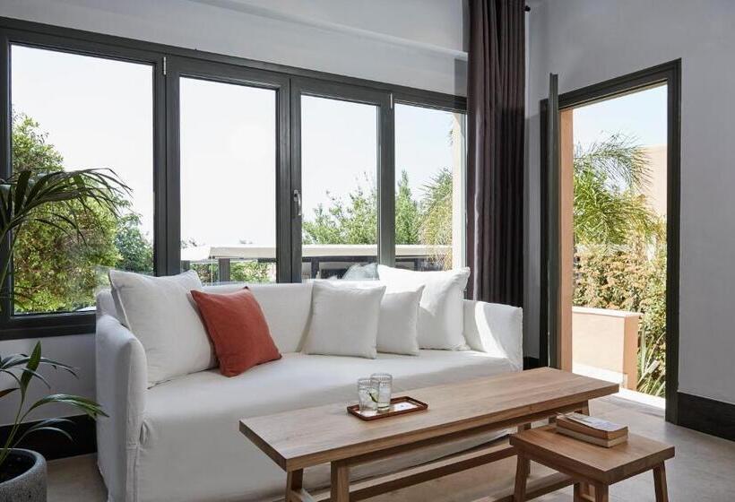سوئیت سینیور, Lena Mare Boutique
