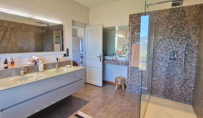 Люкс Deluxe 3 Спальни, Résidence & Hôtel Aria Marina