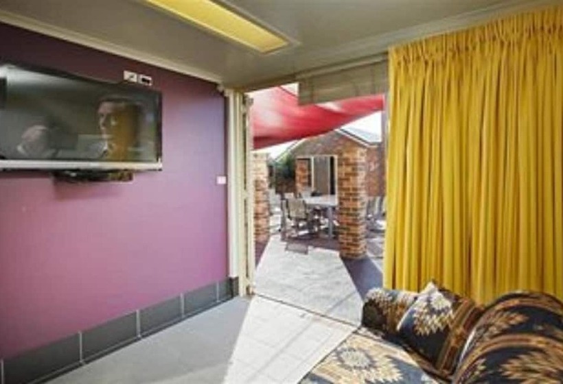 스탠다드 스튜디오, Jesmond Executive Villas