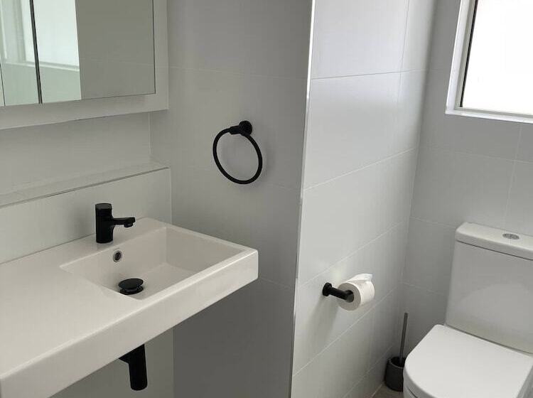 스탠다드 스튜디오, Jesmond Executive Villas