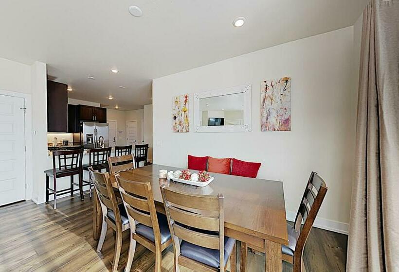 Апартаменты 3 Спальни, La Bonte Townhomes Unit 304