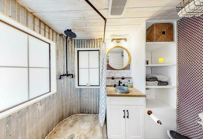 חדר סטודיו סטנדרד, Chimney Rock Tiny Home