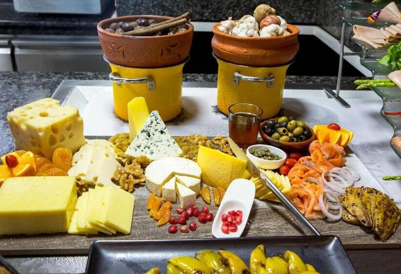 اتاق لوکس با تخت بزرگ, Amari Dhaka