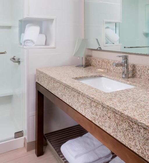 스탠다드 룸 킹사이즈 침대, Courtyard By Marriott Bismarck North