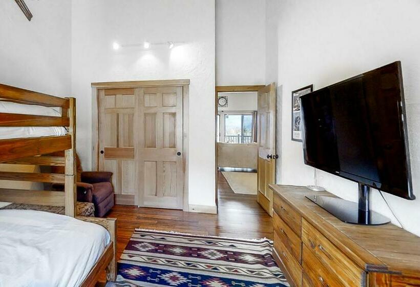 Апартаменты 2 Спальни, Linderhof Mountainside 12