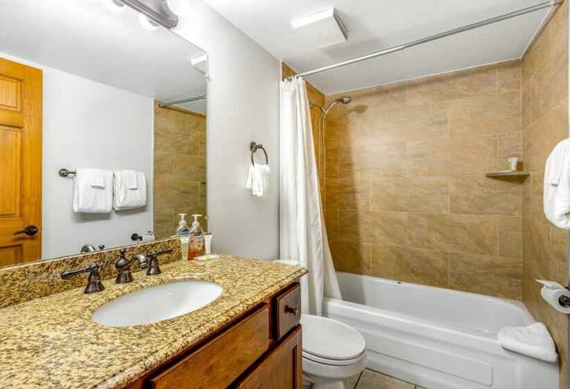Апартаменты 2 Спальни, 2 Bed 2 Bath Apartment In Avon