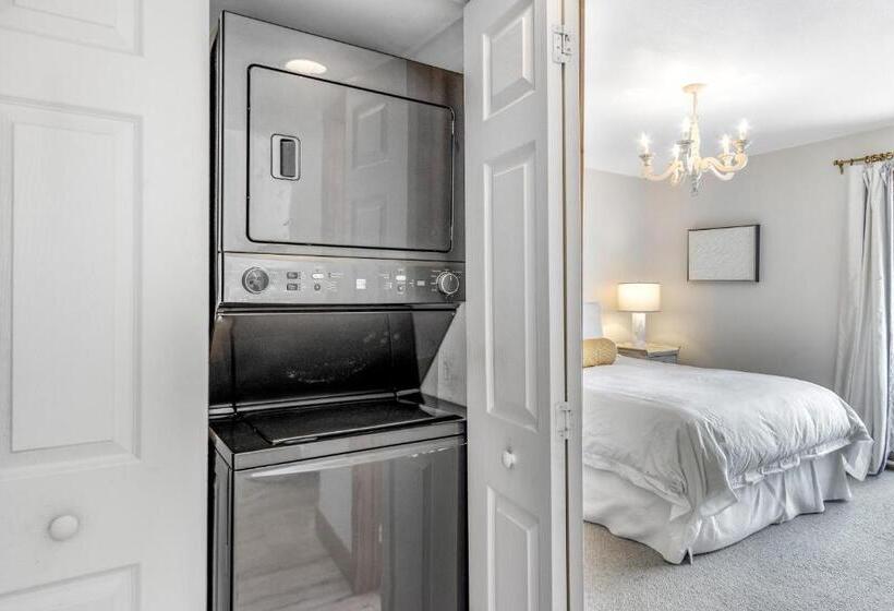 Апартаменты 2 Спальни, 2 Bed 2 Bath Apartment In Avon