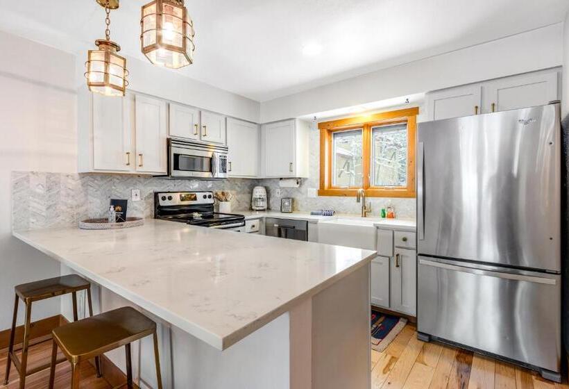 Апартаменты 2 Спальни, 2 Bed 2 Bath Apartment In Avon