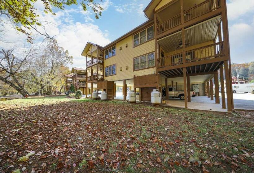 带2个卧室的公寓, The Bears Den