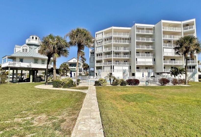 침실 2개 아파트, Lighthouse Pointe 402