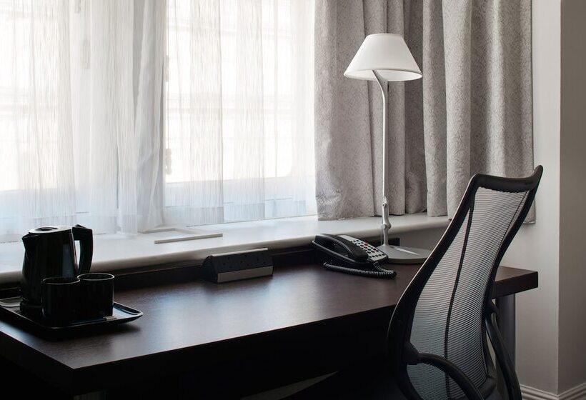 Номер Superior, Club Quarters Hotel Trafalgar Square, London