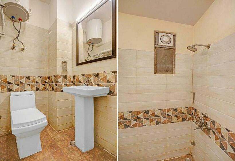 Трехместный Номер Классика, Capital O Mt Corporate Stays Near Iskcon Temple Noida