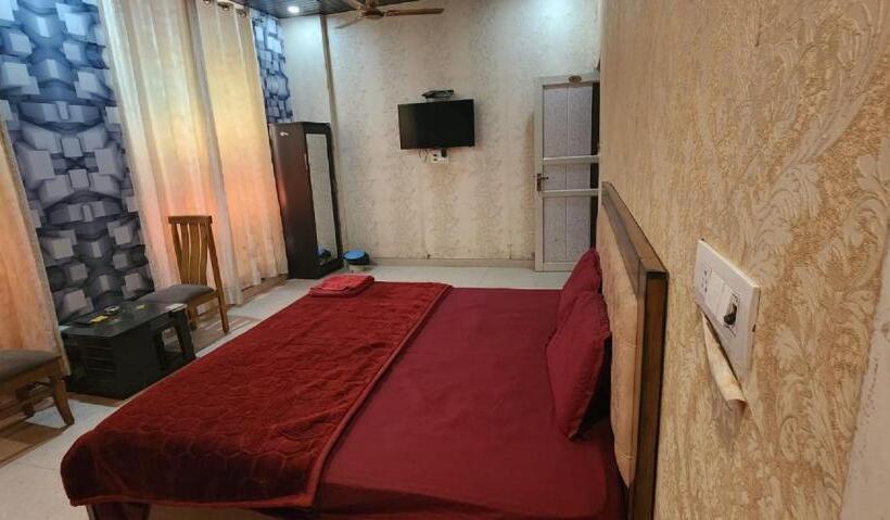 اتاق لوکس با تخت بزرگ, Sudhir, Sonipat