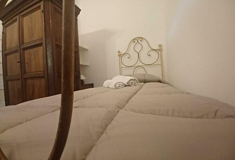 اتاق استاندارد سه تخته با سرویس بهداشتی مشترک, Home Sweet Home 3   Affittacamere Lucca