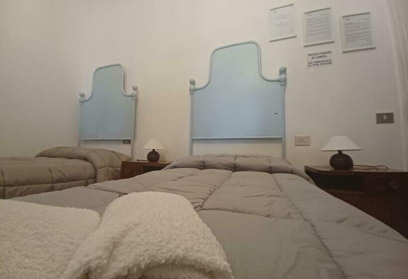 اتاق استاندارد سه تخته با سرویس بهداشتی مشترک, Home Sweet Home 3   Affittacamere Lucca