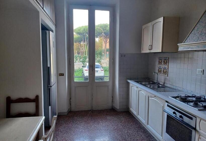 اتاق استاندارد سه تخته با سرویس بهداشتی مشترک, Home Sweet Home 3   Affittacamere Lucca