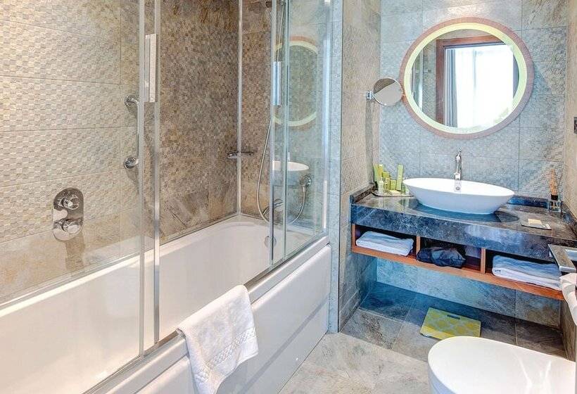 스위트 킹사이즈 침대, Doubletree By Hilton Hotel Istanbul   Piyalepasa
