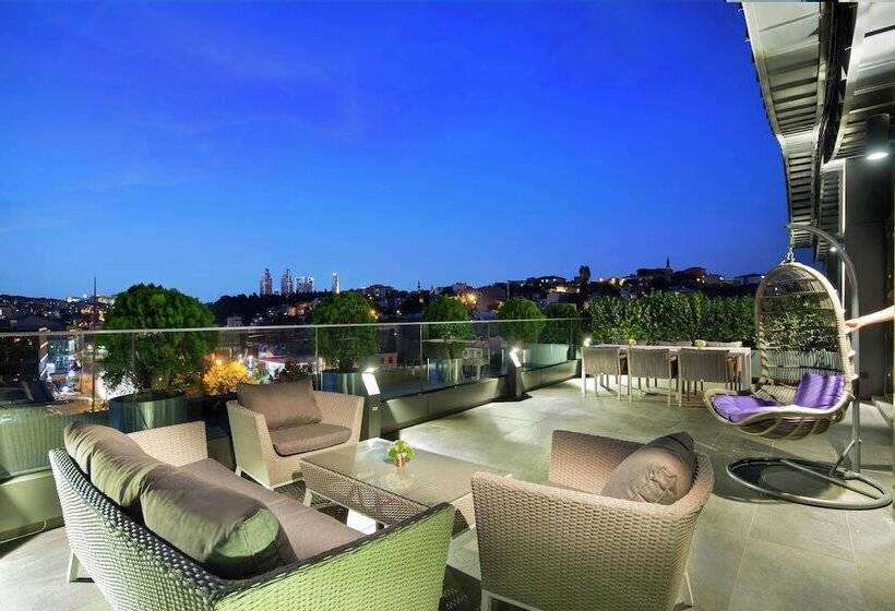 스위트 킹사이즈 침대, Doubletree By Hilton Hotel Istanbul   Piyalepasa