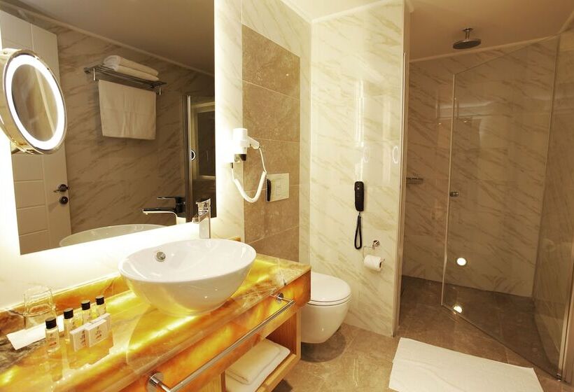 استودیوی استاندارد, Kleopatra Suit