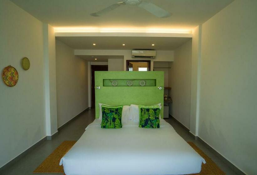 豪华海景房带阳台, Naiya Sea Resort