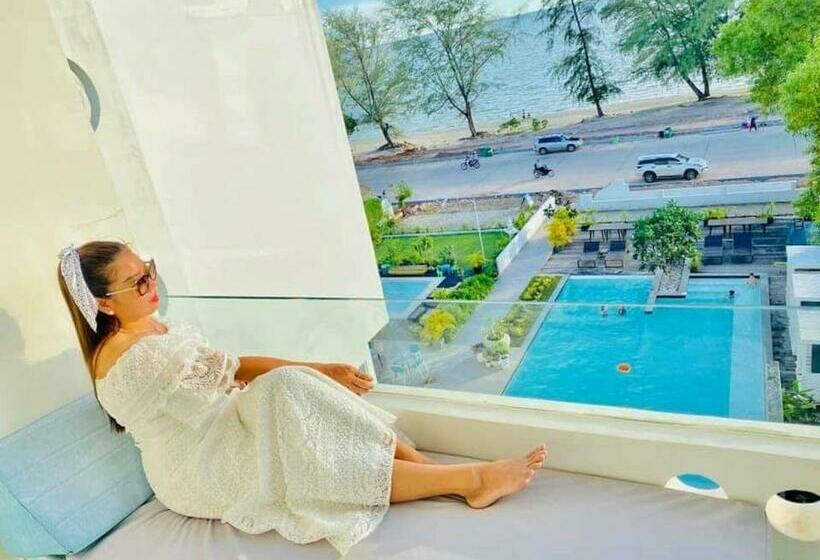 豪华海景房带阳台, Naiya Sea Resort