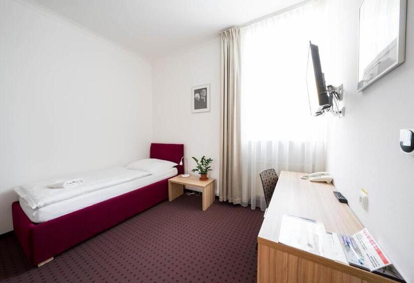 חדר סטנדרד יחיד חדר אמבטיה משותף, Mini Hotel Akord
